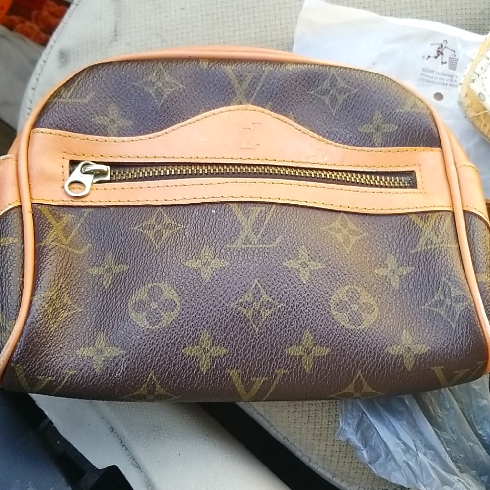 Louis Vuitton sholder strap